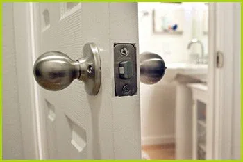 Expert Locksmith Services Pomona, CA 626-391-3768 - 14-unlock-door